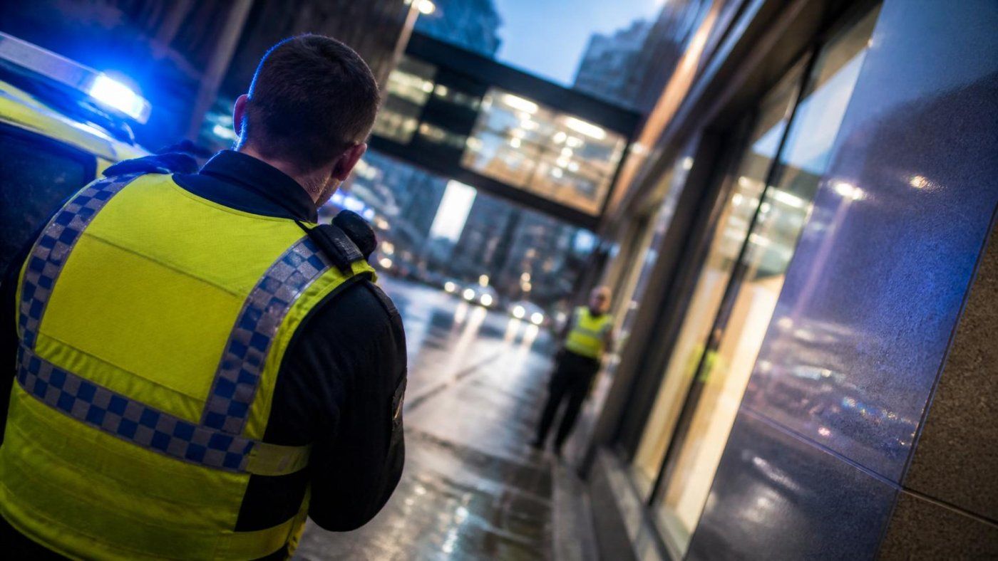 PoliceAI en Reino Unido frena la IA para declaraciones mientras Derbyshire investiga pruebas creadas con IA