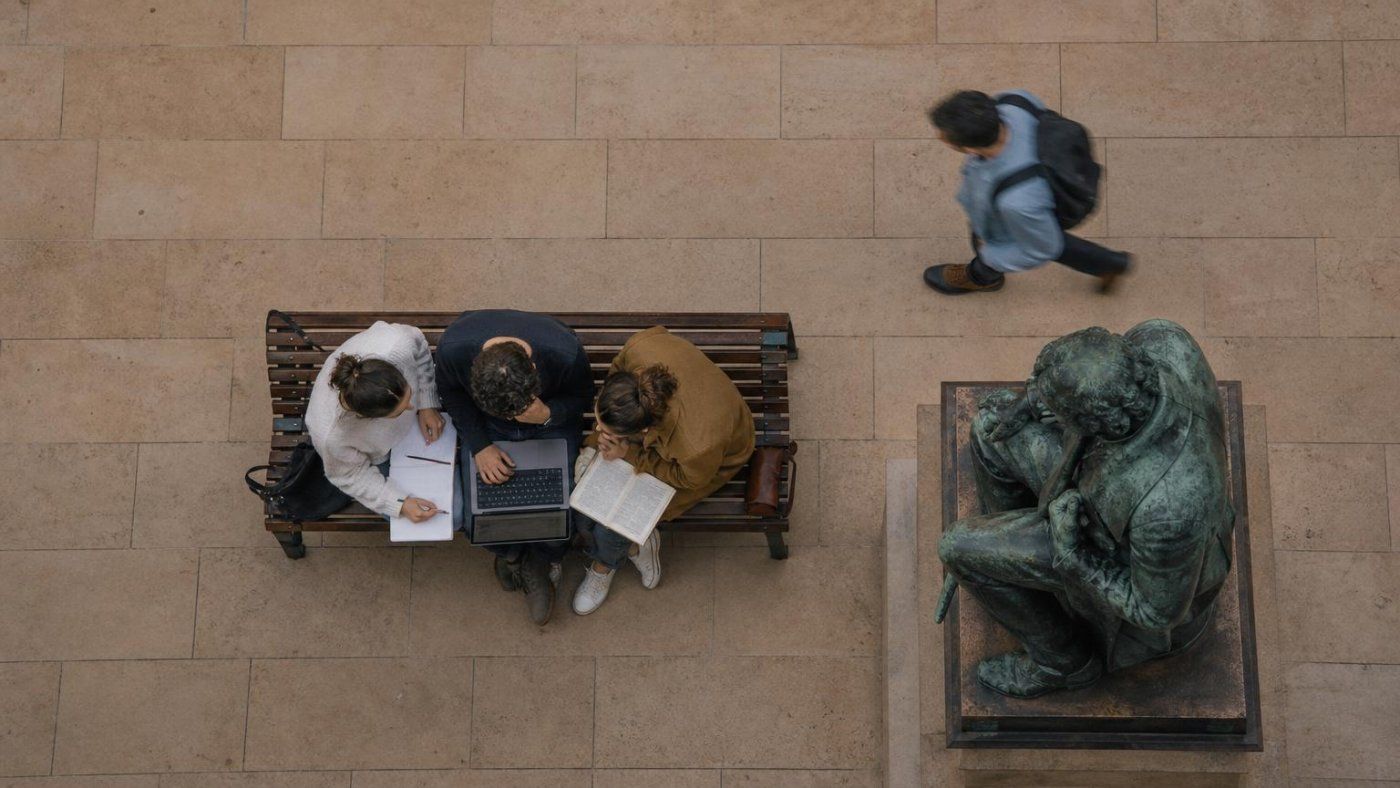 La filosofía gana empleo mientras la informática cae: la IA revaloriza Kant y pone en evidencia citas falsas