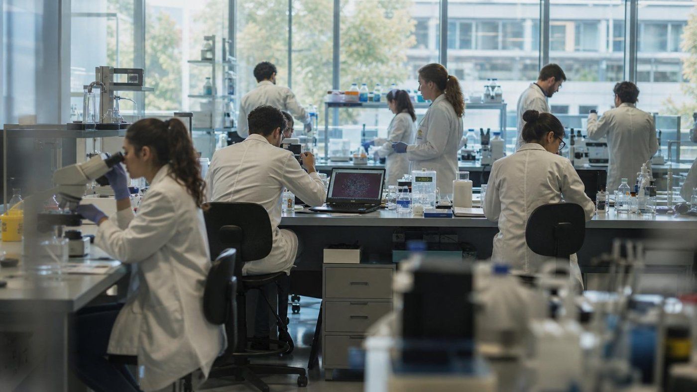IA y ciencia: el 32,3% la usa cada semana, pero el 62,4% cree que facilita la desinformación