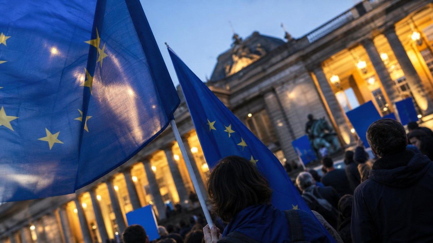 Europa, entre derechos y plataformas: en 2025 las democracias liberales solo son el 7% de la población mundial