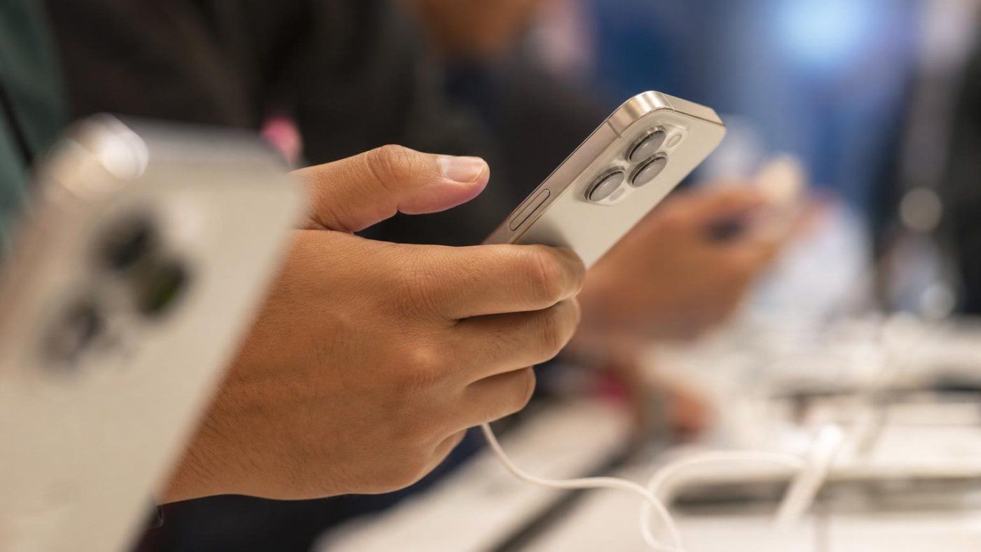 Apple roza los 4,88 billones y vuelve a superar a Nvidia, impulsada por Siri AI y su apuesta por monetizar la IA