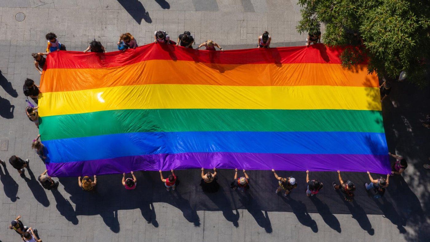 Orgullo 2026 en Madrid: los algoritmos pueden inferir la identidad sexual y exponer a una persona sin que la comparta
