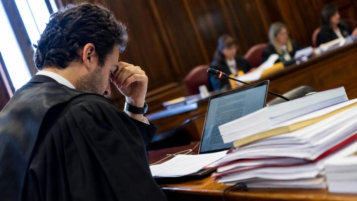 Galicia multa con 1.800 euros a un abogado por citar 24 sentencias inventadas con IA