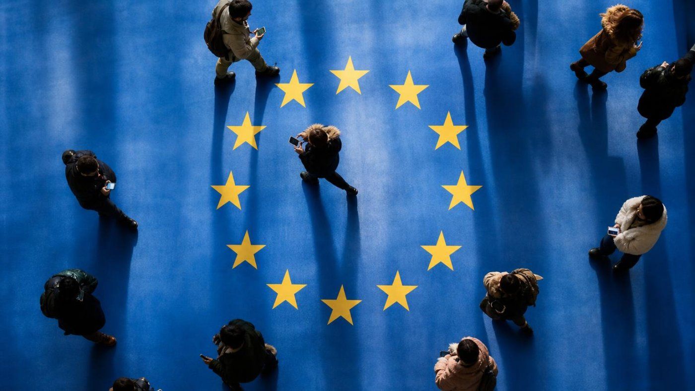 La UE obliga a etiquetar contenidos de IA: TikTok ya avisa en más de 3.000 millones de piezas