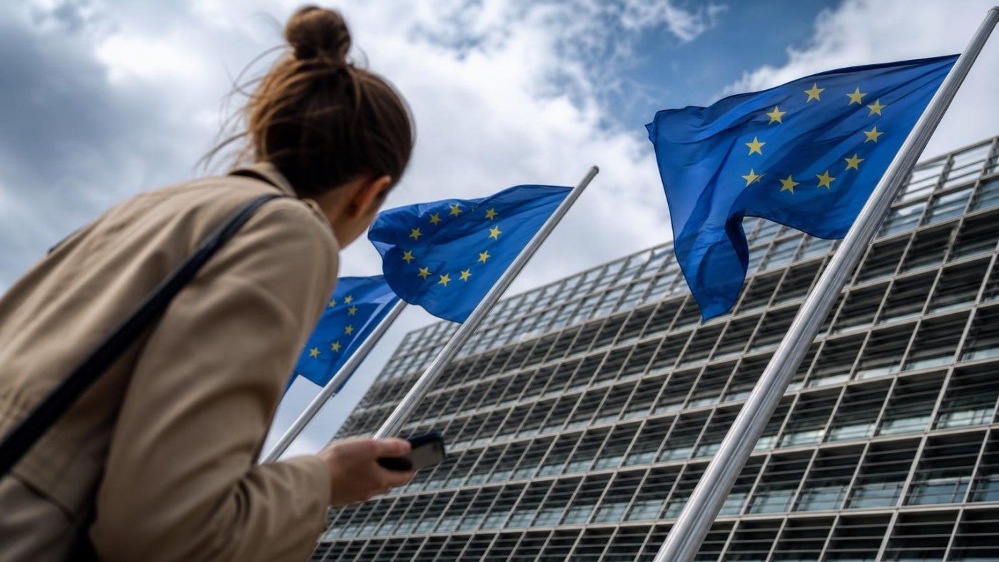 Europa obliga a etiquetar la IA generativa desde el 2 de agosto y podrá multar hasta con 15 millones de euros