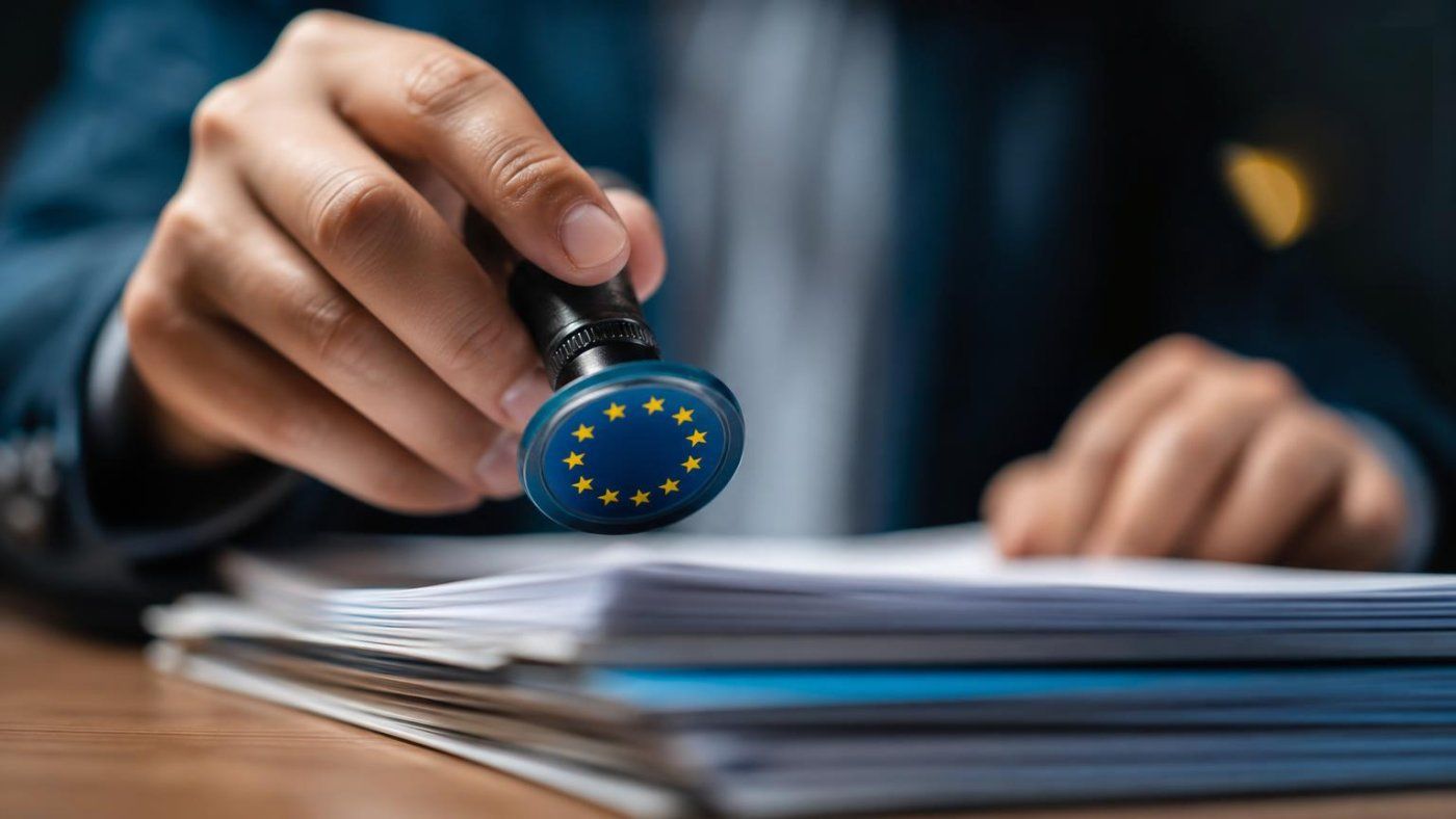 La UE obliga a etiquetar contenidos de IA y multa hasta con 15 millones por incumplir desde el 2 de agosto