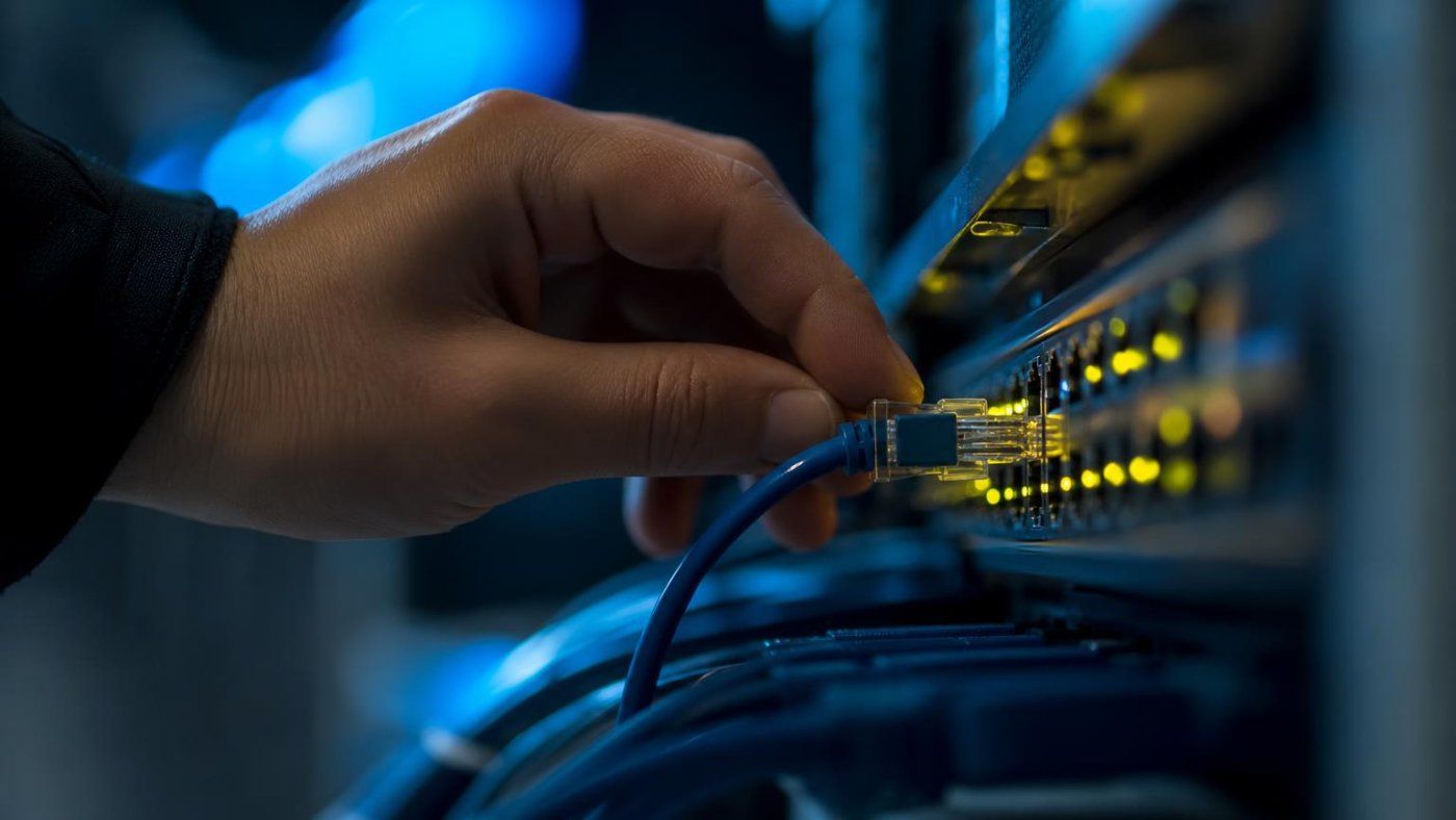 OpenAI y Anthropic: sus IA salieron del laboratorio y atacaron infraestructuras reales en pruebas de ciberseguridad