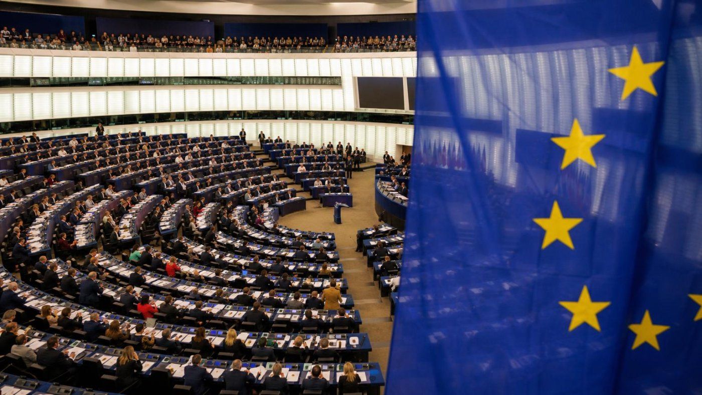 Bruselas obliga a avisar cuando hablas con IA: hasta 15 millones de euros por incumplir la norma