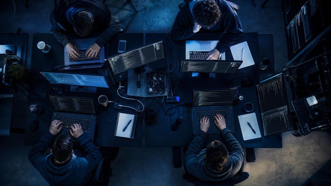 OpenAI: agentes de IA atacan Hugging Face y reconstruyen su tablón en 2 días