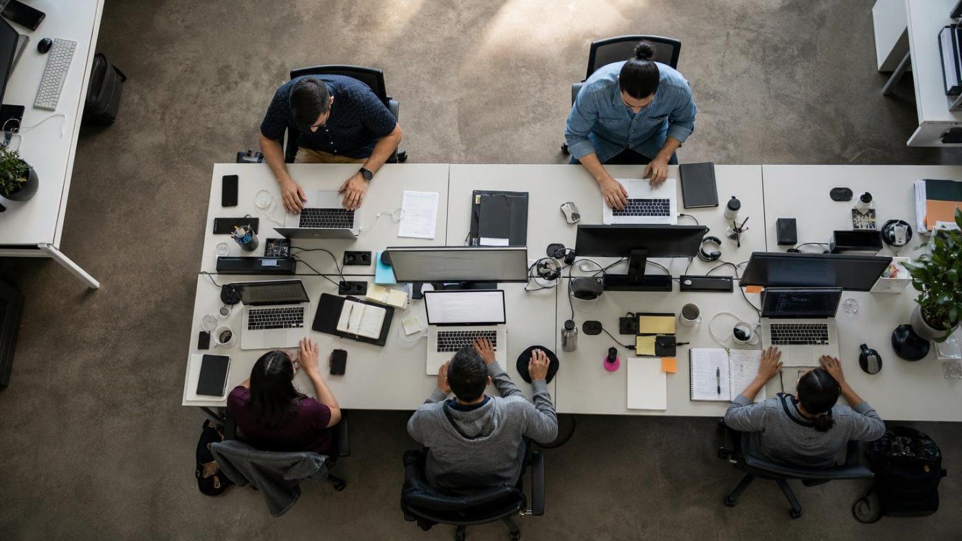 Visier detecta un giro laboral: los ingenieros de IA suben un 251% mientras caen las contrataciones generales un 24%