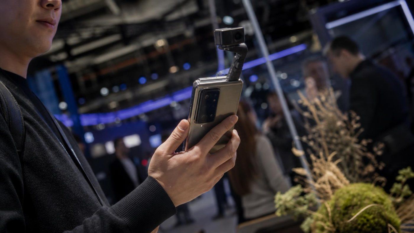Honor pone a la venta el 'Robot Phone' con cámara gimbal desplegable y titanio por 9.999 yuanes