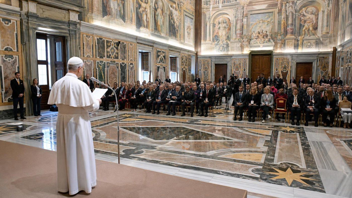 León XIV alerta en el Vaticano: la IA puede ser una “forma sutil de dominio” si nadie responde por sus decisiones