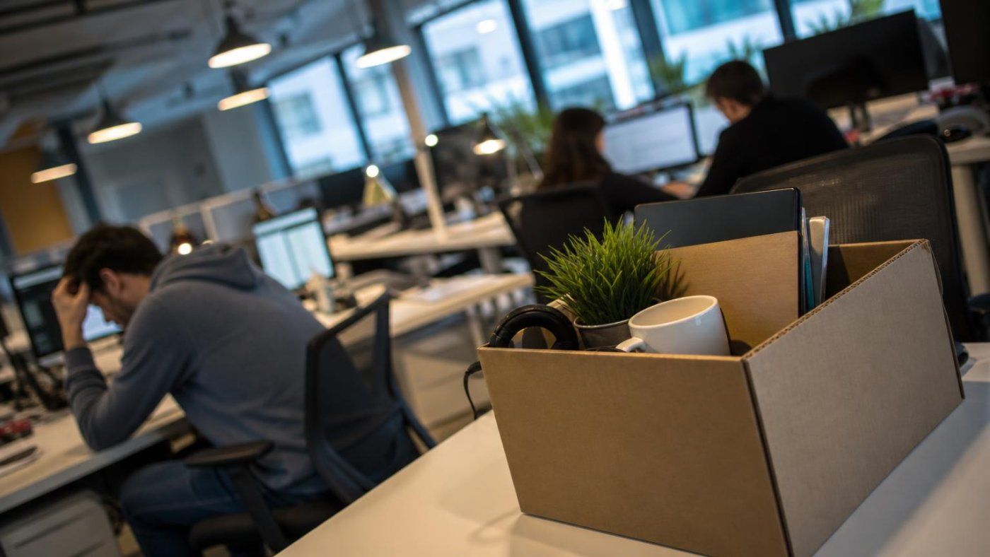 IA recorta un 19% el empleo de jóvenes de 22 a 25 años en los puestos más expuestos, según Stanford