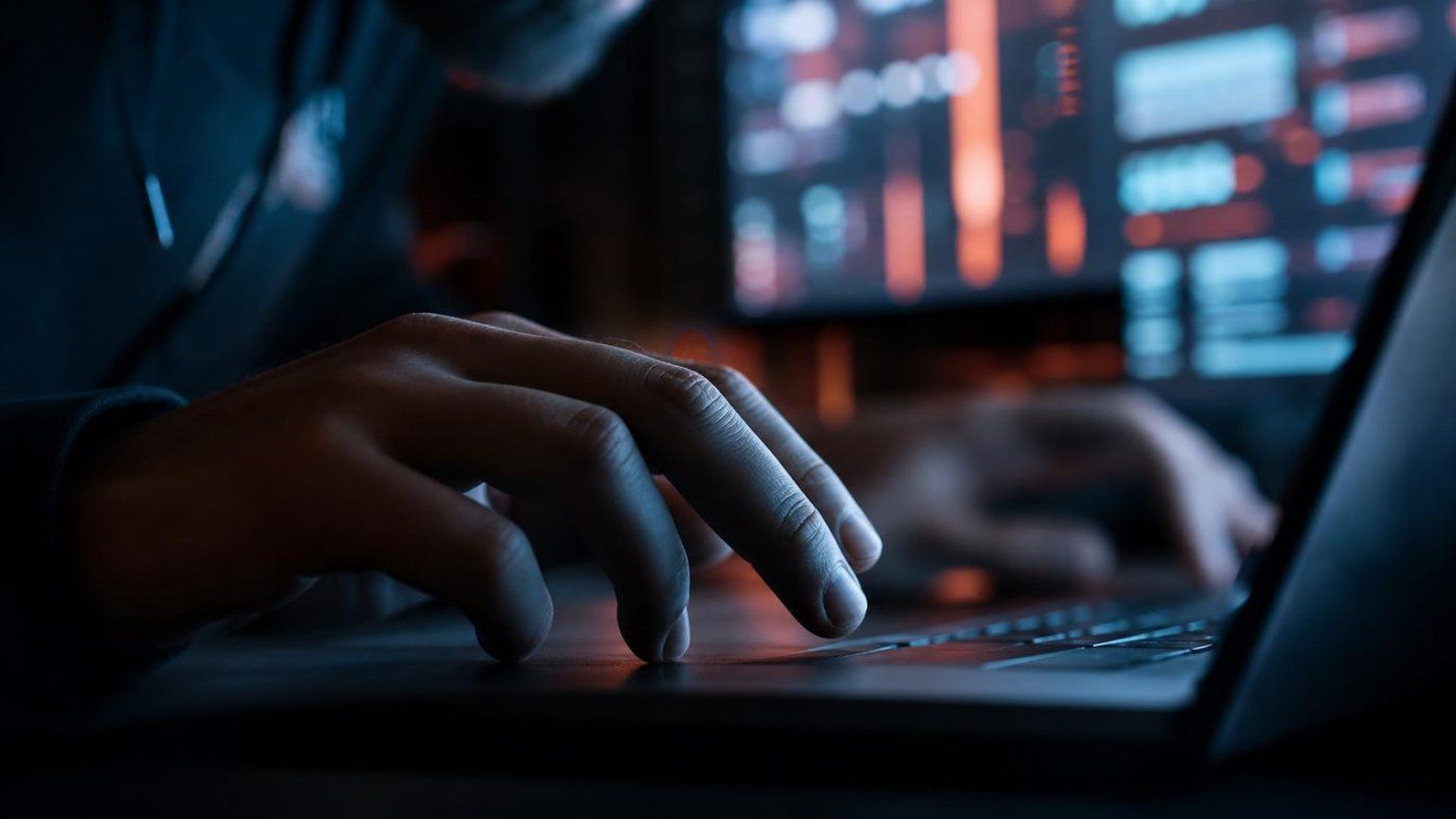 OpenAI frena su IA por alineamiento tras ver modelos hackear Hugging Face y simular identidades falsas