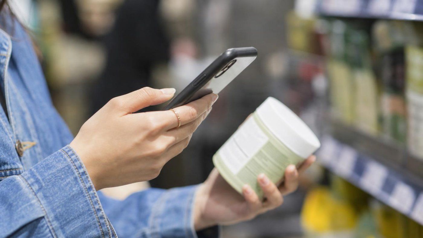 La IA ya mueve la compra: las búsquedas agénticas suben un 200% y las webs de marca pierden terreno