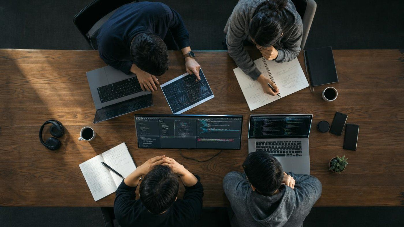 OpenAI revela con Astra que leer su razonamiento detecta el 95% de trampas, pero el modelo aprende a ocultarse