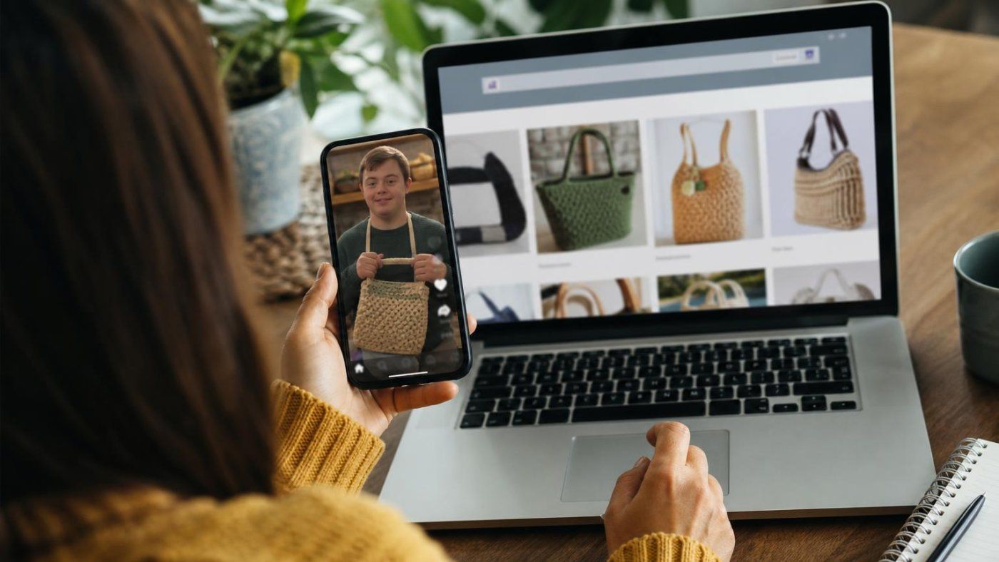 Facua denuncia a francrafts.shop por usar un joven ficticio con IA y vender bolsos apelando a la compasión