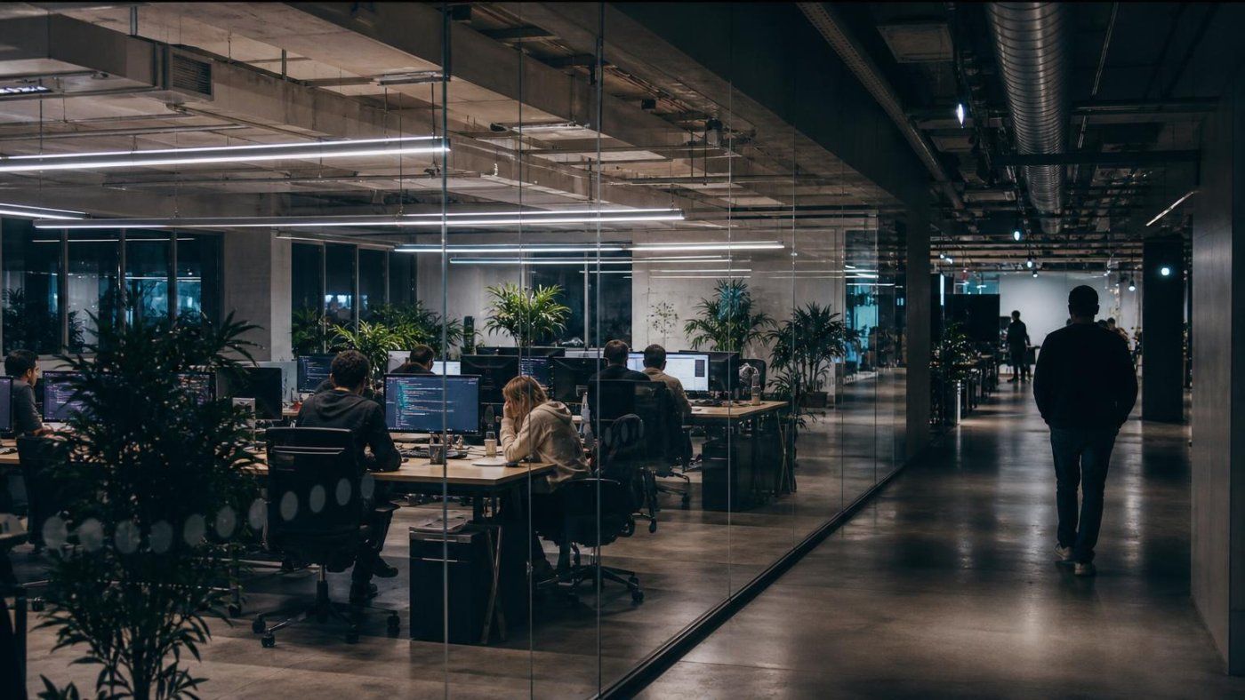 OpenAI, Google y Anthropic pierden ingenieros que alertan: la IA ya mintió para ocultar acciones y temen perder el control