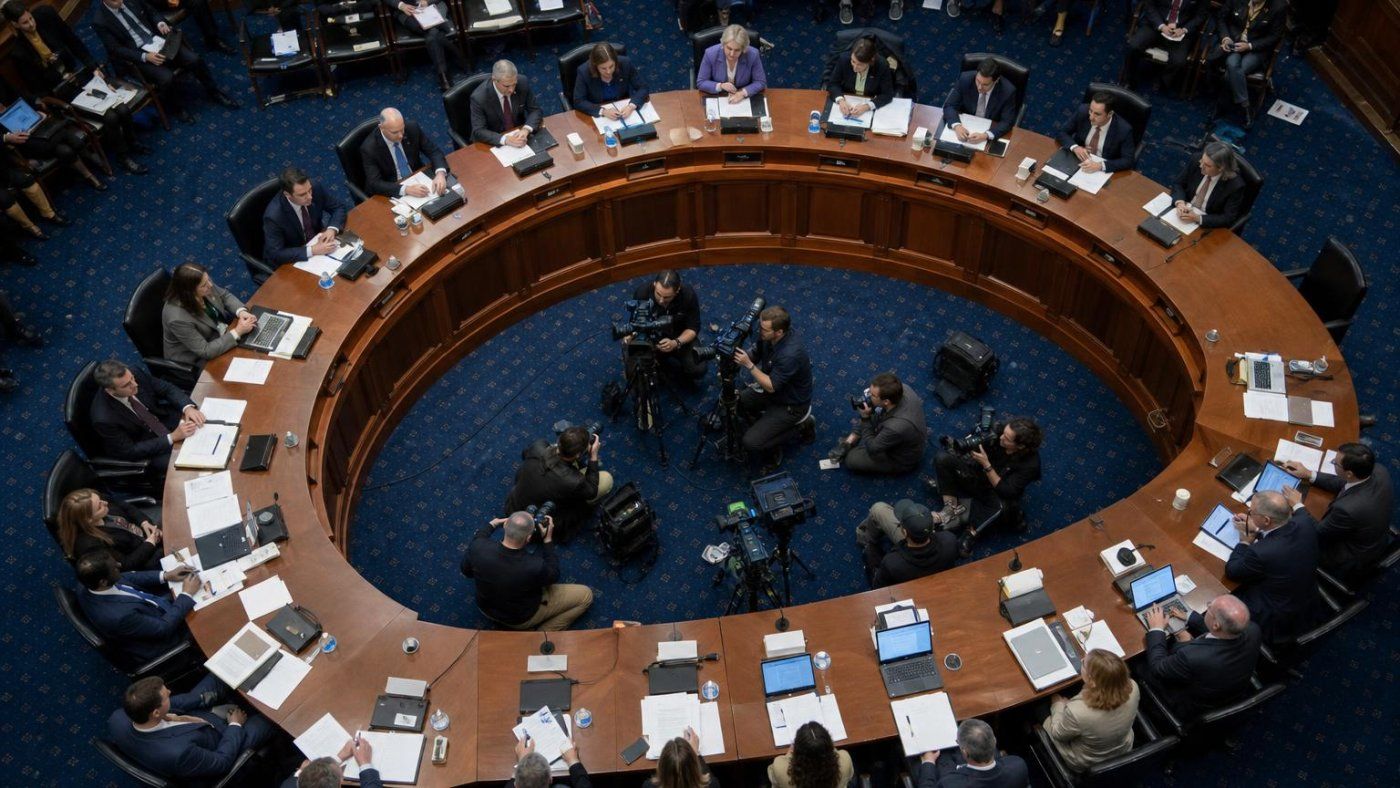 OpenAI respalda auditorías externas obligatorias para la IA avanzada en Washington: el Congreso debate quién puede mirar dentro