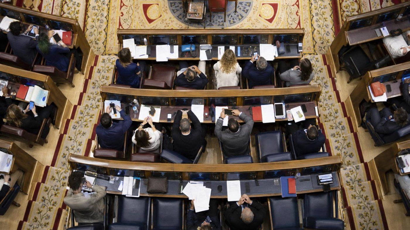 España lidera en regulación de IA con 314 menciones, pero solo 11 leyes y 33 startups financiadas en 2025