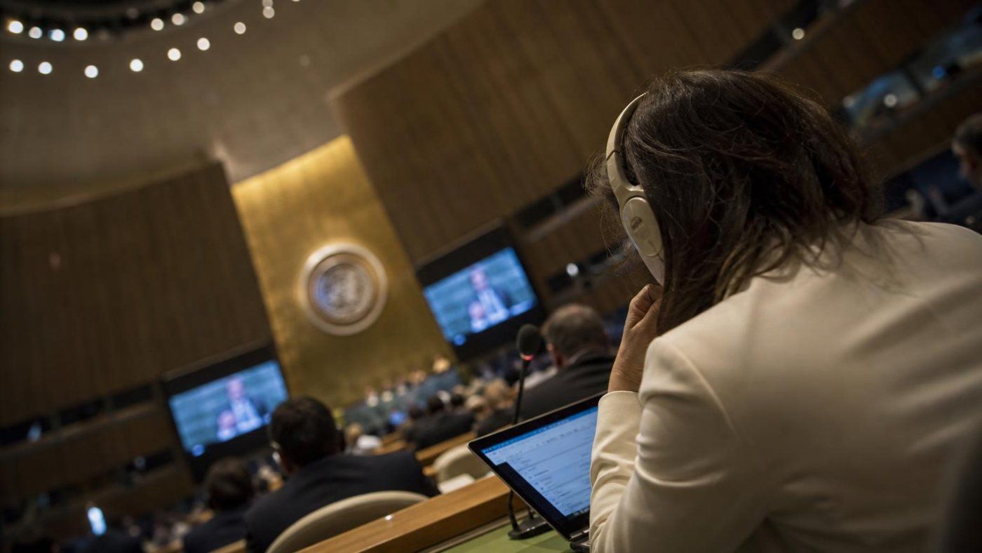 Macron y Sánchez piden frenar la IA en menores con pruebas previas y límites de edad desde la ONU