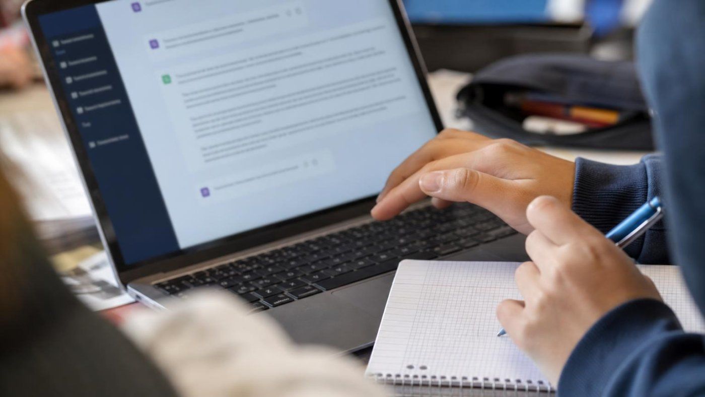 El 53,8% del alumnado valenciano usa chatbots para aprender y el 25,3% ya lo hace a diario