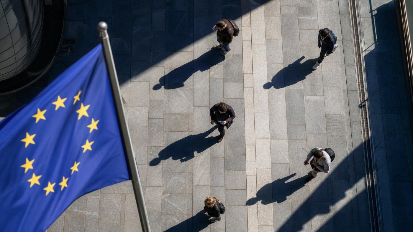Bruselas obliga a Android a abrir funciones de Gemini a asistentes rivales: Google recurre y pide frenar parte de la medida