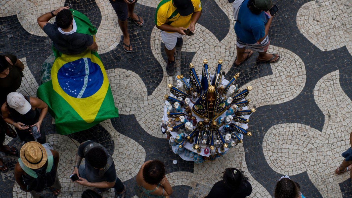 Brasil: la campaña de Lula y Flávio Bolsonaro se ahoga en bulos religiosos y vídeos con IA