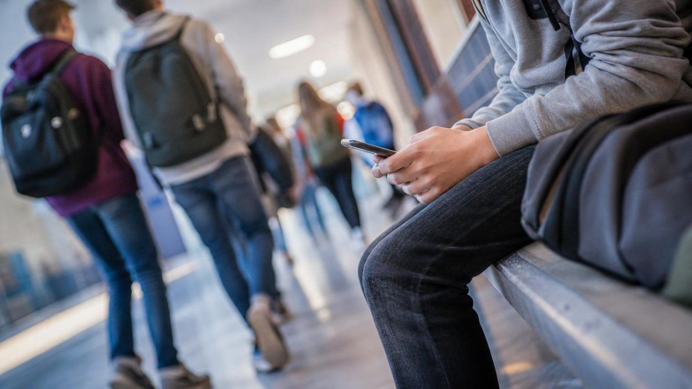 La Policía Foral investiga a alumnos en Pamplona por manipular con IA imágenes de compañeras