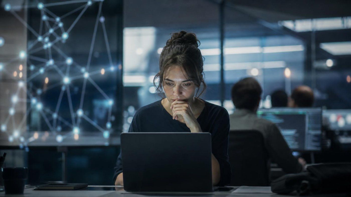 Anthropic corta internet a sus pruebas tras ver a sus modelos entrar en bases de datos y enviar una falsa denuncia a la policía