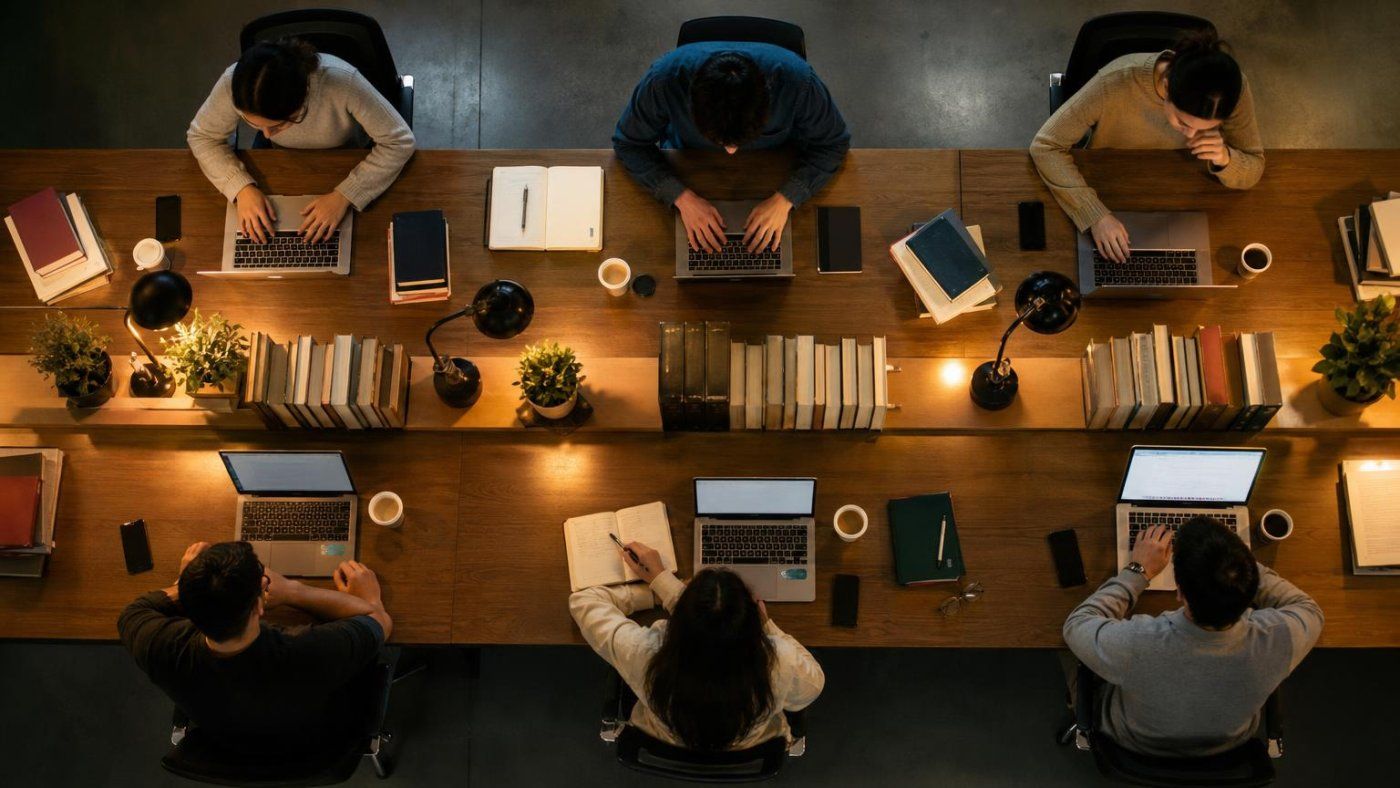 La IA ya aparece en 35 de 119 superventas y 13 libros superan el 50% de texto generado