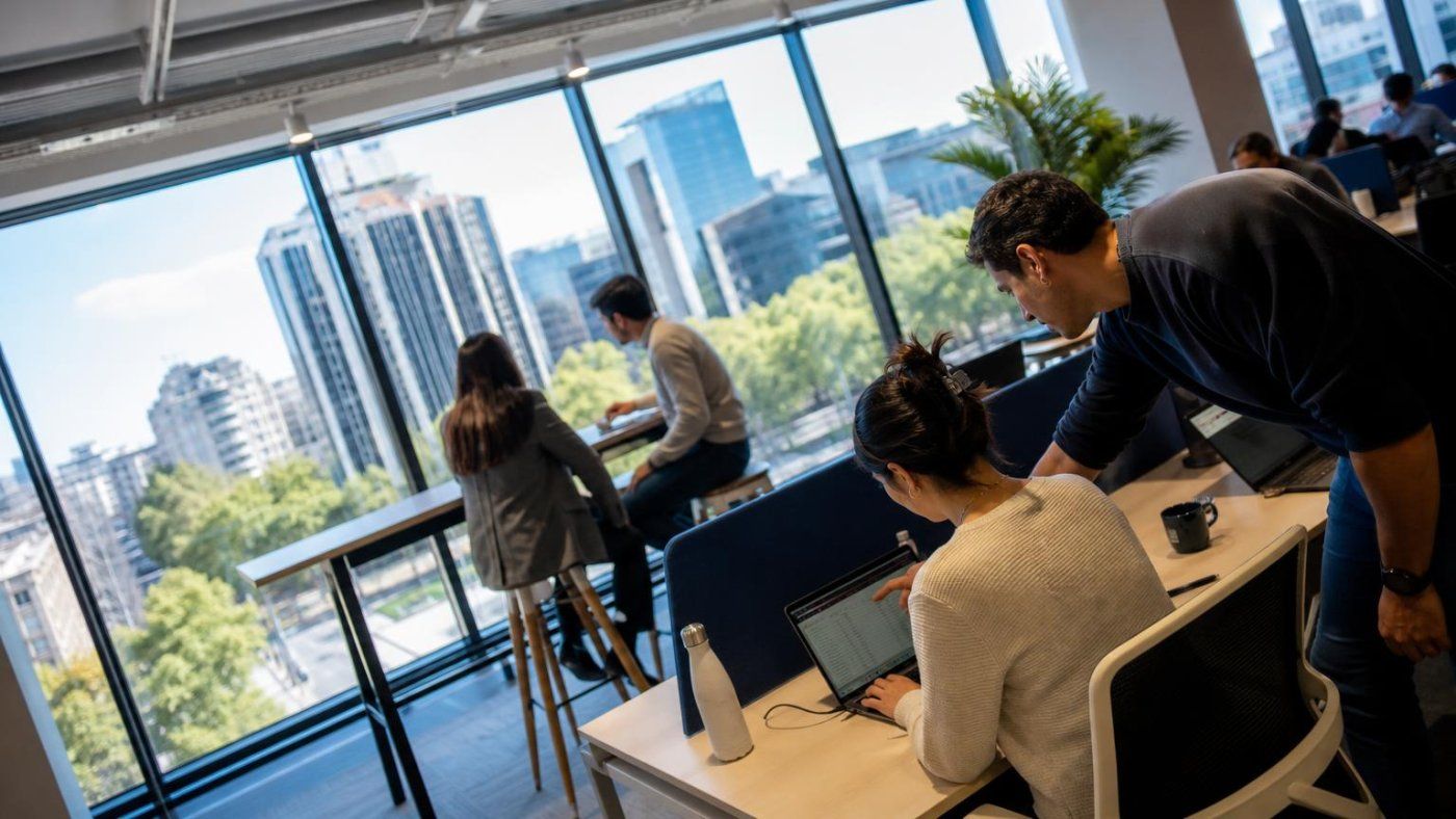 Salesforce pone 1.000 millones en Madrid para coordinar EMEA Sur y abrir un hub de IA