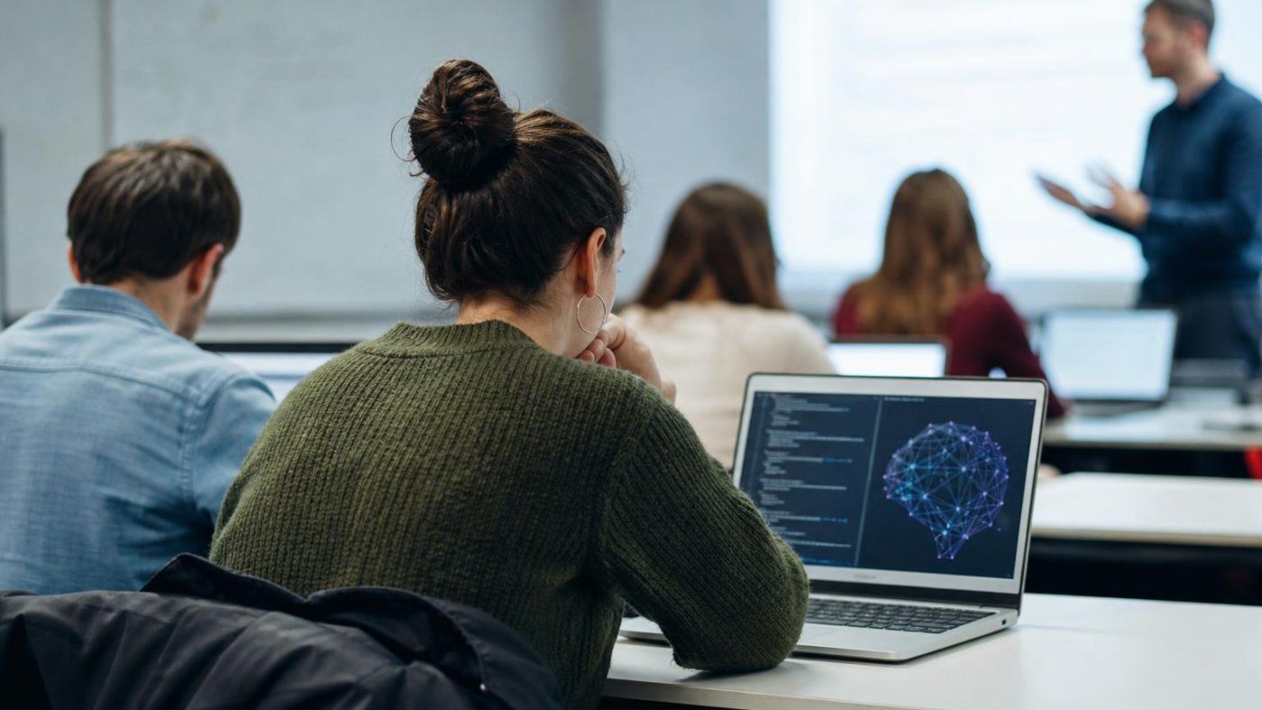 La UCA da por obsoletos los exámenes estándar ante la IA generativa