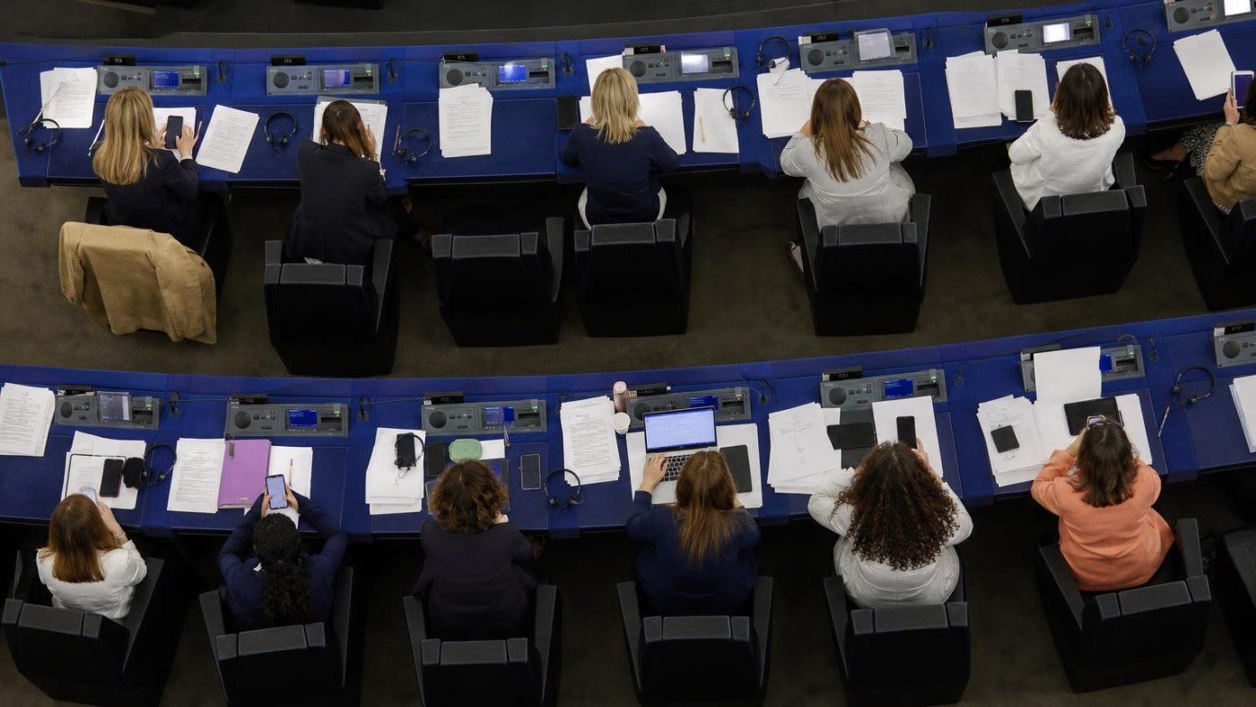 46 eurodiputadas de la UE, víctimas de imágenes sexuales falsas con IA