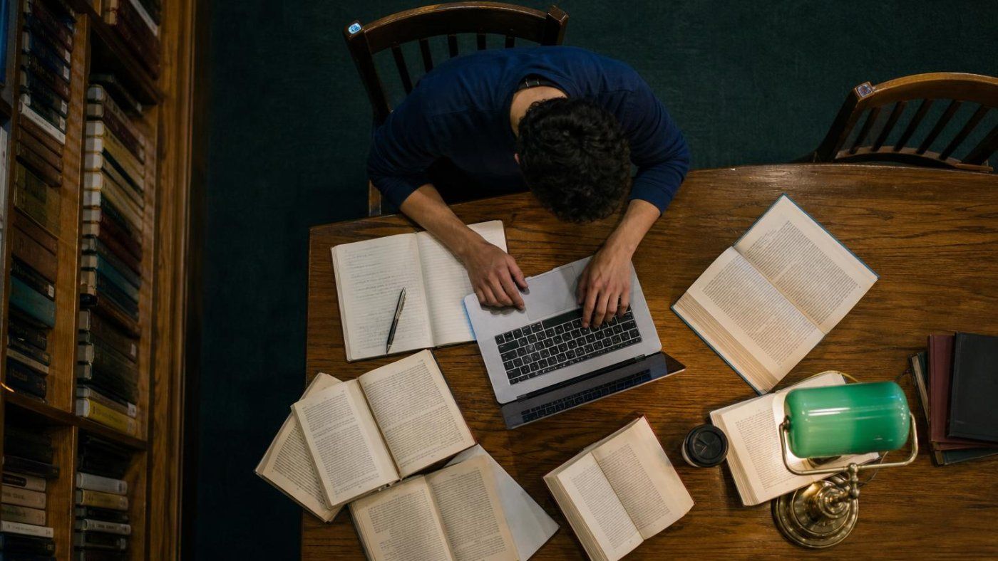 Una novela de un autor peruano aparece con un 99% de texto generado por IA, según Pangram