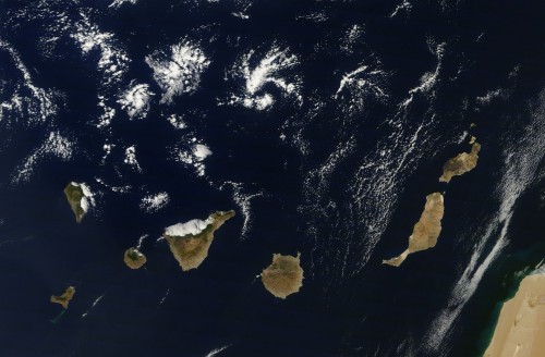 Vista desde el espacio de la erupción en El Hierro (versión para imprimir o wallpaper)